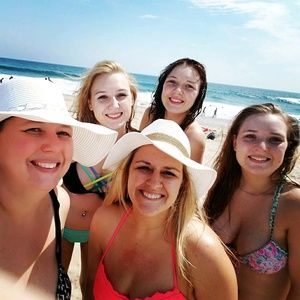 Meet your Posher, Caitlin